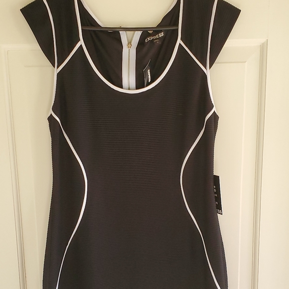 Express dress - Picture 2 of 3